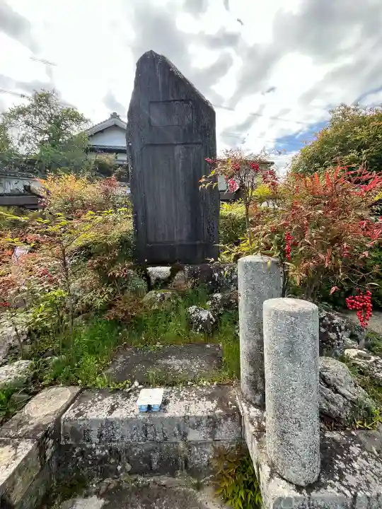 子安地蔵寺の{uncategorized: "未分類", other: "その他", undefined: "問題あり", building: "その他建物", grave: "お墓", sacred_gate: "鳥居", guardian: "狛犬", statue: "像", buddha: "仏像", history: "歴史", nature: "自然", garden: "庭園", animal: "動物", pagoda: "塔", temizu: "手水舎", mountain_gate: "山門・神門", sanctuary: "本殿・本堂", subordinate: "末社・摂社", art: "芸術", scenery: "景色", jizo: "地蔵", ema: "絵馬", goshuin: "御朱印", omikuji: "おみくじ", items: "授与品その他", amulet: "お守り", goshuincho: "御朱印帳", eats: "食事", festival: "お祭り", votive_dance: "神楽", shichigosan: "七五三参", wedding: "結婚式", experience: "体験その他", initially: "初詣", around: "周辺", anti_infection: "感染症対策"}