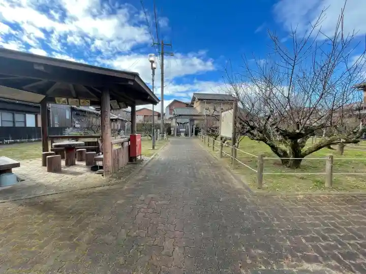 菅原神社の{uncategorized: "未分類", other: "その他", undefined: "問題あり", building: "その他建物", grave: "お墓", sacred_gate: "鳥居", guardian: "狛犬", statue: "像", buddha: "仏像", history: "歴史", nature: "自然", garden: "庭園", animal: "動物", pagoda: "塔", temizu: "手水舎", mountain_gate: "山門・神門", sanctuary: "本殿・本堂", subordinate: "末社・摂社", art: "芸術", scenery: "景色", jizo: "地蔵", ema: "絵馬", goshuin: "御朱印", omikuji: "おみくじ", items: "授与品その他", amulet: "お守り", goshuincho: "御朱印帳", eats: "食事", festival: "お祭り", votive_dance: "神楽", shichigosan: "七五三参", wedding: "結婚式", experience: "体験その他", initially: "初詣", around: "周辺", anti_infection: "感染症対策"}