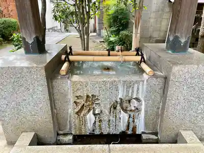 湯島御霊社の手水舎