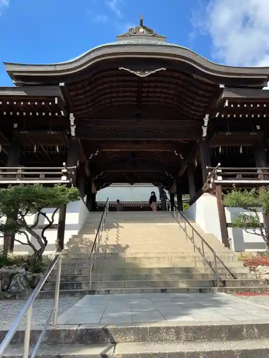 近江神宮の山門・神門