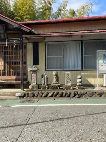駒形宮の{uncategorized: "未分類", other: "その他", undefined: "問題あり", building: "その他建物", grave: "お墓", sacred_gate: "鳥居", guardian: "狛犬", statue: "像", buddha: "仏像", history: "歴史", nature: "自然", garden: "庭園", animal: "動物", pagoda: "塔", temizu: "手水舎", mountain_gate: "山門・神門", sanctuary: "本殿・本堂", subordinate: "末社・摂社", art: "芸術", scenery: "景色", jizo: "地蔵", ema: "絵馬", goshuin: "御朱印", omikuji: "おみくじ", items: "授与品その他", amulet: "お守り", goshuincho: "御朱印帳", eats: "食事", festival: "お祭り", votive_dance: "神楽", shichigosan: "七五三参", wedding: "結婚式", experience: "体験その他", initially: "初詣", around: "周辺", anti_infection: "感染症対策"}