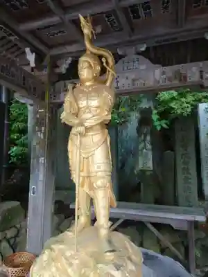 高尾山薬王院の像