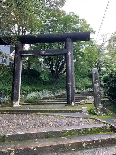 神明社の鳥居