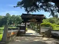 高月院の山門