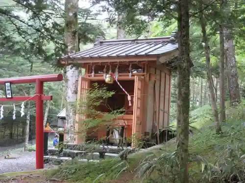 新屋山神社奥宮の本殿