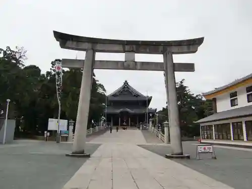 豊川閣　妙厳寺の鳥居