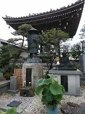 阿弥陀寺の像