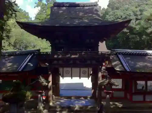 石上神宮の山門