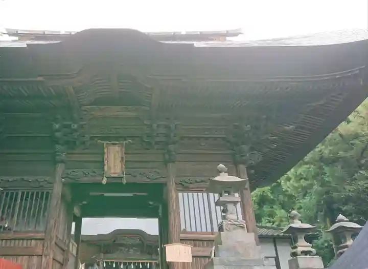 産泰神社の山門・神門