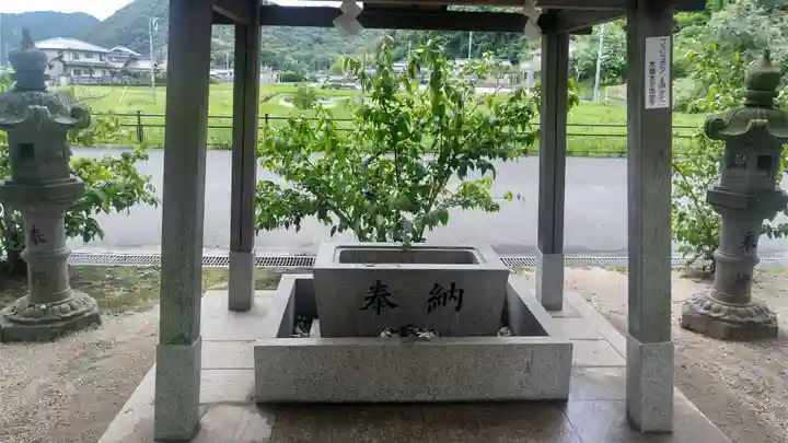 由加神社(和気由加神社)の手水舎