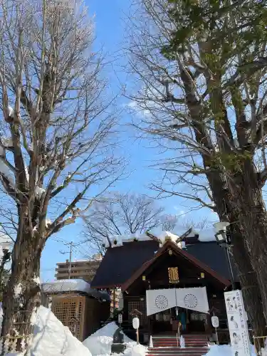 北海道神宮頓宮の{uncategorized: "未分類", other: "その他", undefined: "問題あり", building: "その他建物", grave: "お墓", sacred_gate: "鳥居", guardian: "狛犬", statue: "像", buddha: "仏像", history: "歴史", nature: "自然", garden: "庭園", animal: "動物", pagoda: "塔", temizu: "手水舎", mountain_gate: "山門・神門", sanctuary: "本殿・本堂", subordinate: "末社・摂社", art: "芸術", scenery: "景色", jizo: "地蔵", ema: "絵馬", goshuin: "御朱印", omikuji: "おみくじ", items: "授与品その他", amulet: "お守り", goshuincho: "御朱印帳", eats: "食事", festival: "お祭り", votive_dance: "神楽", shichigosan: "七五三参", wedding: "結婚式", experience: "体験その他", initially: "初詣", around: "周辺", anti_infection: "感染症対策"}