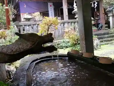 五所駒瀧神社の手水舎