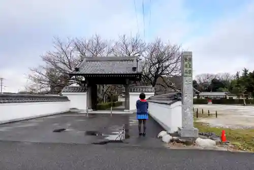 行福寺の山門