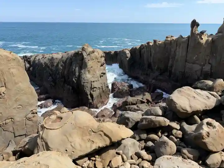鵜戸神宮の{uncategorized: "未分類", other: "その他", undefined: "問題あり", building: "その他建物", grave: "お墓", sacred_gate: "鳥居", guardian: "狛犬", statue: "像", buddha: "仏像", history: "歴史", nature: "自然", garden: "庭園", animal: "動物", pagoda: "塔", temizu: "手水舎", mountain_gate: "山門・神門", sanctuary: "本殿・本堂", subordinate: "末社・摂社", art: "芸術", scenery: "景色", jizo: "地蔵", ema: "絵馬", goshuin: "御朱印", omikuji: "おみくじ", items: "授与品その他", amulet: "お守り", goshuincho: "御朱印帳", eats: "食事", festival: "お祭り", votive_dance: "神楽", shichigosan: "七五三参", wedding: "結婚式", experience: "体験その他", initially: "初詣", around: "周辺", anti_infection: "感染症対策"}