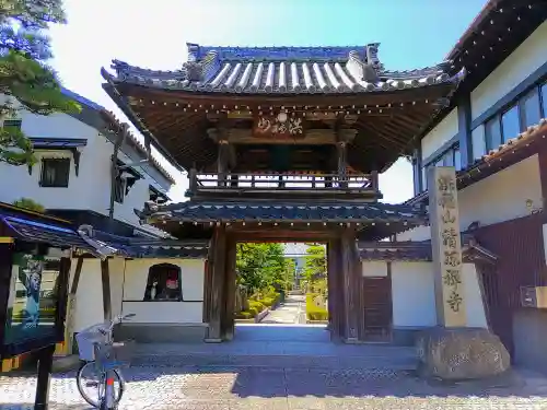 清凉寺の山門