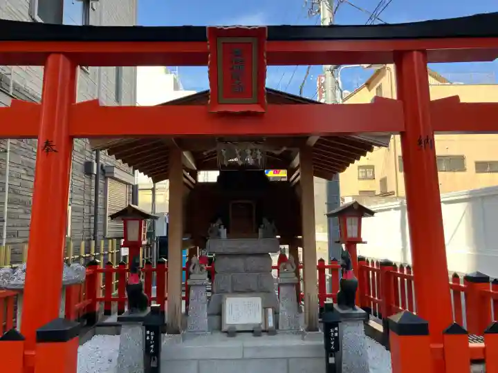 豊稔稲荷神社の{uncategorized: "未分類", other: "その他", undefined: "問題あり", building: "その他建物", grave: "お墓", sacred_gate: "鳥居", guardian: "狛犬", statue: "像", buddha: "仏像", history: "歴史", nature: "自然", garden: "庭園", animal: "動物", pagoda: "塔", temizu: "手水舎", mountain_gate: "山門・神門", sanctuary: "本殿・本堂", subordinate: "末社・摂社", art: "芸術", scenery: "景色", jizo: "地蔵", ema: "絵馬", goshuin: "御朱印", omikuji: "おみくじ", items: "授与品その他", amulet: "お守り", goshuincho: "御朱印帳", eats: "食事", festival: "お祭り", votive_dance: "神楽", shichigosan: "七五三参", wedding: "結婚式", experience: "体験その他", initially: "初詣", around: "周辺", anti_infection: "感染症対策"}