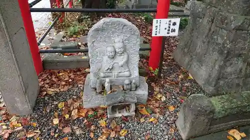 於菊稲荷神社の像