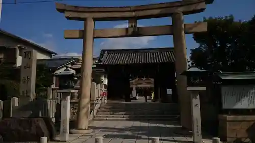 岡山神社の鳥居