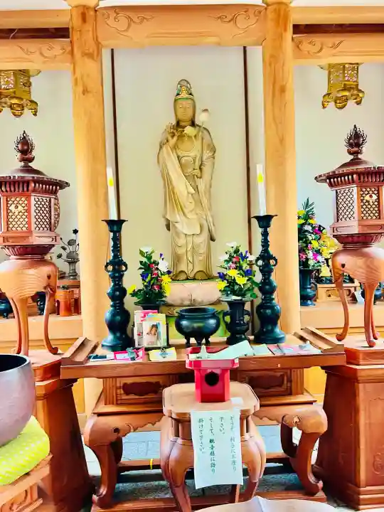 弘願寺の{uncategorized: "未分類", other: "その他", undefined: "問題あり", building: "その他建物", grave: "お墓", sacred_gate: "鳥居", guardian: "狛犬", statue: "像", buddha: "仏像", history: "歴史", nature: "自然", garden: "庭園", animal: "動物", pagoda: "塔", temizu: "手水舎", mountain_gate: "山門・神門", sanctuary: "本殿・本堂", subordinate: "末社・摂社", art: "芸術", scenery: "景色", jizo: "地蔵", ema: "絵馬", goshuin: "御朱印", omikuji: "おみくじ", items: "授与品その他", amulet: "お守り", goshuincho: "御朱印帳", eats: "食事", festival: "お祭り", votive_dance: "神楽", shichigosan: "七五三参", wedding: "結婚式", experience: "体験その他", initially: "初詣", around: "周辺", anti_infection: "感染症対策"}