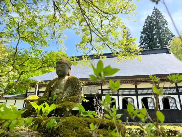 雲洞庵の{uncategorized: "未分類", other: "その他", undefined: "問題あり", building: "その他建物", grave: "お墓", sacred_gate: "鳥居", guardian: "狛犬", statue: "像", buddha: "仏像", history: "歴史", nature: "自然", garden: "庭園", animal: "動物", pagoda: "塔", temizu: "手水舎", mountain_gate: "山門・神門", sanctuary: "本殿・本堂", subordinate: "末社・摂社", art: "芸術", scenery: "景色", jizo: "地蔵", ema: "絵馬", goshuin: "御朱印", omikuji: "おみくじ", items: "授与品その他", amulet: "お守り", goshuincho: "御朱印帳", eats: "食事", festival: "お祭り", votive_dance: "神楽", shichigosan: "七五三参", wedding: "結婚式", experience: "体験その他", initially: "初詣", around: "周辺", anti_infection: "感染症対策"}