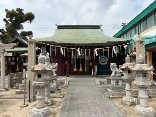須佐之男尊神社の{uncategorized: "未分類", other: "その他", undefined: "問題あり", building: "その他建物", grave: "お墓", sacred_gate: "鳥居", guardian: "狛犬", statue: "像", buddha: "仏像", history: "歴史", nature: "自然", garden: "庭園", animal: "動物", pagoda: "塔", temizu: "手水舎", mountain_gate: "山門・神門", sanctuary: "本殿・本堂", subordinate: "末社・摂社", art: "芸術", scenery: "景色", jizo: "地蔵", ema: "絵馬", goshuin: "御朱印", omikuji: "おみくじ", items: "授与品その他", amulet: "お守り", goshuincho: "御朱印帳", eats: "食事", festival: "お祭り", votive_dance: "神楽", shichigosan: "七五三参", wedding: "結婚式", experience: "体験その他", initially: "初詣", around: "周辺", anti_infection: "感染症対策"}