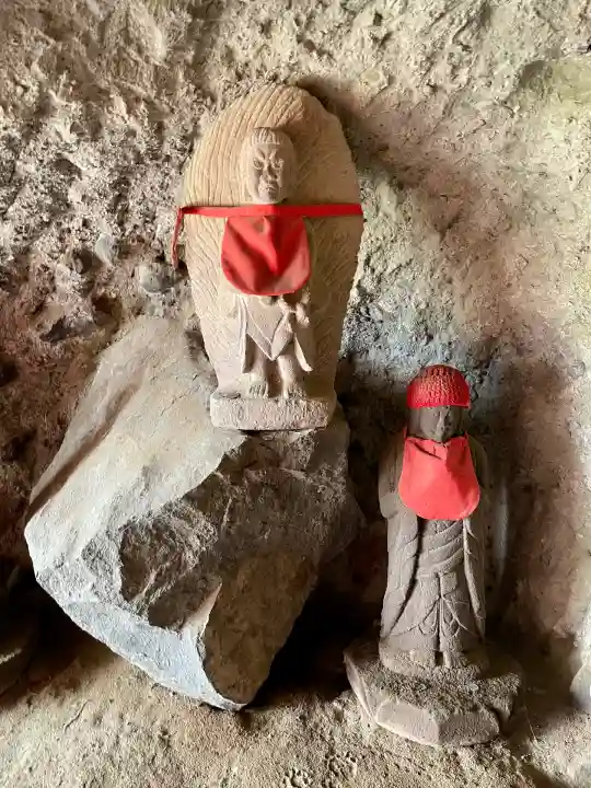 韮崎窟観音(山梨県)