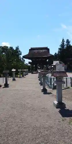 苗村神社の山門