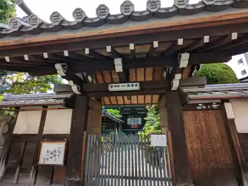 西蓮寺の山門