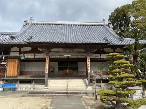 三寶院の{uncategorized: "未分類", other: "その他", undefined: "問題あり", building: "その他建物", grave: "お墓", sacred_gate: "鳥居", guardian: "狛犬", statue: "像", buddha: "仏像", history: "歴史", nature: "自然", garden: "庭園", animal: "動物", pagoda: "塔", temizu: "手水舎", mountain_gate: "山門・神門", sanctuary: "本殿・本堂", subordinate: "末社・摂社", art: "芸術", scenery: "景色", jizo: "地蔵", ema: "絵馬", goshuin: "御朱印", omikuji: "おみくじ", items: "授与品その他", amulet: "お守り", goshuincho: "御朱印帳", eats: "食事", festival: "お祭り", votive_dance: "神楽", shichigosan: "七五三参", wedding: "結婚式", experience: "体験その他", initially: "初詣", around: "周辺", anti_infection: "感染症対策"}