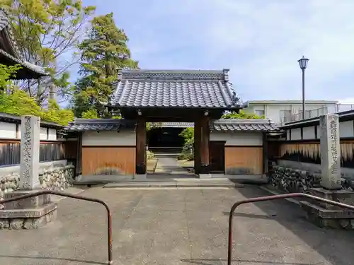 天然寺の山門