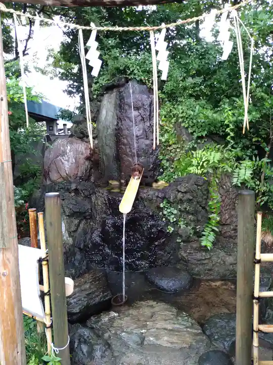越ヶ谷久伊豆神社の手水舎