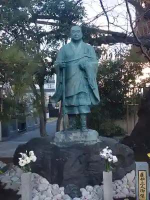 東本願寺の像