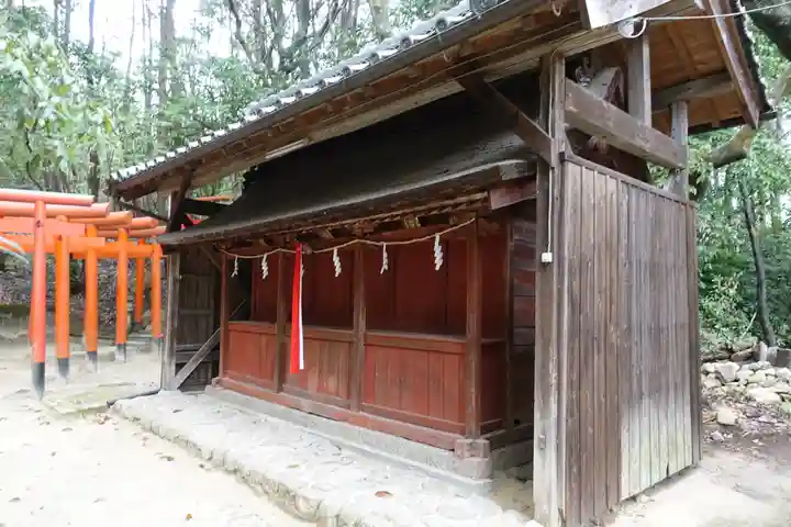 新屋坐天照御魂神社の末社・摂社