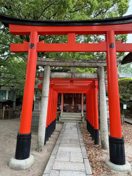 藤森神社の{uncategorized: "未分類", other: "その他", undefined: "問題あり", building: "その他建物", grave: "お墓", sacred_gate: "鳥居", guardian: "狛犬", statue: "像", buddha: "仏像", history: "歴史", nature: "自然", garden: "庭園", animal: "動物", pagoda: "塔", temizu: "手水舎", mountain_gate: "山門・神門", sanctuary: "本殿・本堂", subordinate: "末社・摂社", art: "芸術", scenery: "景色", jizo: "地蔵", ema: "絵馬", goshuin: "御朱印", omikuji: "おみくじ", items: "授与品その他", amulet: "お守り", goshuincho: "御朱印帳", eats: "食事", festival: "お祭り", votive_dance: "神楽", shichigosan: "七五三参", wedding: "結婚式", experience: "体験その他", initially: "初詣", around: "周辺", anti_infection: "感染症対策"}