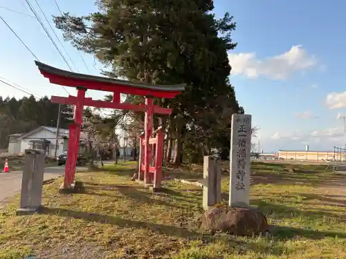 稲荷神社の{uncategorized: "未分類", other: "その他", undefined: "問題あり", building: "その他建物", grave: "お墓", sacred_gate: "鳥居", guardian: "狛犬", statue: "像", buddha: "仏像", history: "歴史", nature: "自然", garden: "庭園", animal: "動物", pagoda: "塔", temizu: "手水舎", mountain_gate: "山門・神門", sanctuary: "本殿・本堂", subordinate: "末社・摂社", art: "芸術", scenery: "景色", jizo: "地蔵", ema: "絵馬", goshuin: "御朱印", omikuji: "おみくじ", items: "授与品その他", amulet: "お守り", goshuincho: "御朱印帳", eats: "食事", festival: "お祭り", votive_dance: "神楽", shichigosan: "七五三参", wedding: "結婚式", experience: "体験その他", initially: "初詣", around: "周辺", anti_infection: "感染症対策"}
