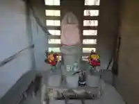 祠の地蔵