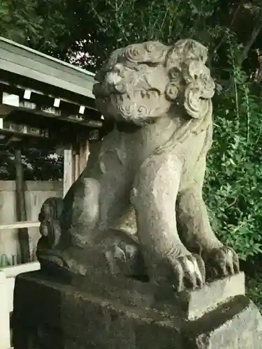 北青山秋葉神社(稲荷神社)の狛犬