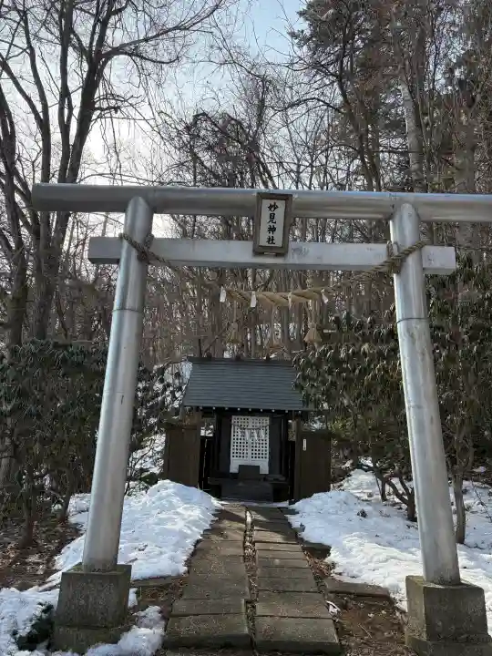 金刀比羅神社の{uncategorized: "未分類", other: "その他", undefined: "問題あり", building: "その他建物", grave: "お墓", sacred_gate: "鳥居", guardian: "狛犬", statue: "像", buddha: "仏像", history: "歴史", nature: "自然", garden: "庭園", animal: "動物", pagoda: "塔", temizu: "手水舎", mountain_gate: "山門・神門", sanctuary: "本殿・本堂", subordinate: "末社・摂社", art: "芸術", scenery: "景色", jizo: "地蔵", ema: "絵馬", goshuin: "御朱印", omikuji: "おみくじ", items: "授与品その他", amulet: "お守り", goshuincho: "御朱印帳", eats: "食事", festival: "お祭り", votive_dance: "神楽", shichigosan: "七五三参", wedding: "結婚式", experience: "体験その他", initially: "初詣", around: "周辺", anti_infection: "感染症対策"}