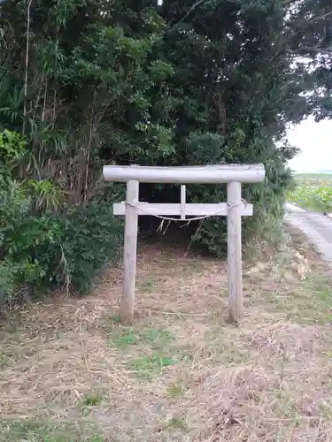 祠（名称不明）の鳥居