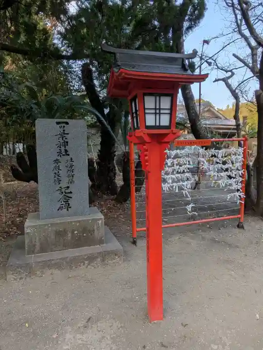一葉稲荷神社の{uncategorized: "未分類", other: "その他", undefined: "問題あり", building: "その他建物", grave: "お墓", sacred_gate: "鳥居", guardian: "狛犬", statue: "像", buddha: "仏像", history: "歴史", nature: "自然", garden: "庭園", animal: "動物", pagoda: "塔", temizu: "手水舎", mountain_gate: "山門・神門", sanctuary: "本殿・本堂", subordinate: "末社・摂社", art: "芸術", scenery: "景色", jizo: "地蔵", ema: "絵馬", goshuin: "御朱印", omikuji: "おみくじ", items: "授与品その他", amulet: "お守り", goshuincho: "御朱印帳", eats: "食事", festival: "お祭り", votive_dance: "神楽", shichigosan: "七五三参", wedding: "結婚式", experience: "体験その他", initially: "初詣", around: "周辺", anti_infection: "感染症対策"}
