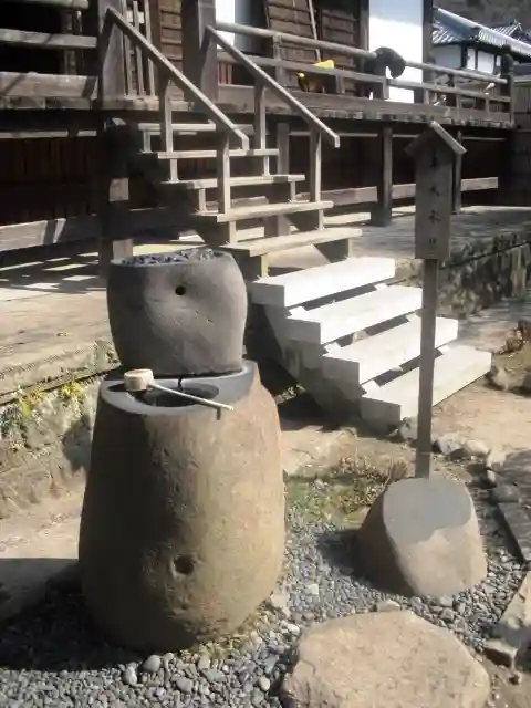 宝戒寺の手水舎