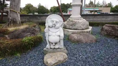 國建神社の像