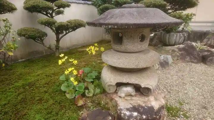 西方山極楽寺の庭園
