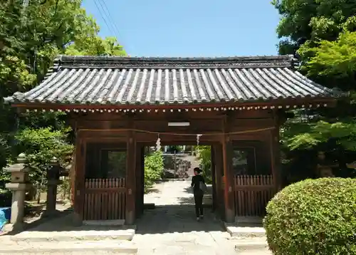 玉井宮東照宮の山門・神門
