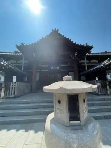泉岳寺の{uncategorized: "未分類", other: "その他", undefined: "問題あり", building: "その他建物", grave: "お墓", sacred_gate: "鳥居", guardian: "狛犬", statue: "像", buddha: "仏像", history: "歴史", nature: "自然", garden: "庭園", animal: "動物", pagoda: "塔", temizu: "手水舎", mountain_gate: "山門・神門", sanctuary: "本殿・本堂", subordinate: "末社・摂社", art: "芸術", scenery: "景色", jizo: "地蔵", ema: "絵馬", goshuin: "御朱印", omikuji: "おみくじ", items: "授与品その他", amulet: "お守り", goshuincho: "御朱印帳", eats: "食事", festival: "お祭り", votive_dance: "神楽", shichigosan: "七五三参", wedding: "結婚式", experience: "体験その他", initially: "初詣", around: "周辺", anti_infection: "感染症対策"}