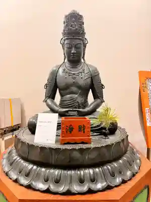 青龍寺(昭和大仏)の{uncategorized: "未分類", other: "その他", undefined: "問題あり", building: "その他建物", grave: "お墓", sacred_gate: "鳥居", guardian: "狛犬", statue: "像", buddha: "仏像", history: "歴史", nature: "自然", garden: "庭園", animal: "動物", pagoda: "塔", temizu: "手水舎", mountain_gate: "山門・神門", sanctuary: "本殿・本堂", subordinate: "末社・摂社", art: "芸術", scenery: "景色", jizo: "地蔵", ema: "絵馬", goshuin: "御朱印", omikuji: "おみくじ", items: "授与品その他", amulet: "お守り", goshuincho: "御朱印帳", eats: "食事", festival: "お祭り", votive_dance: "神楽", shichigosan: "七五三参", wedding: "結婚式", experience: "体験その他", initially: "初詣", around: "周辺", anti_infection: "感染症対策"}