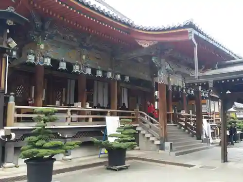 中山寺の本殿・本堂