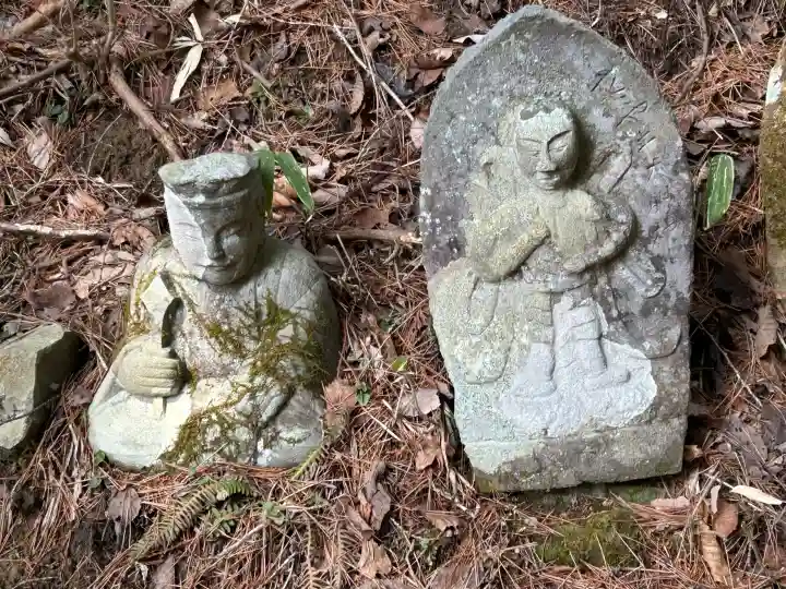 修那羅山安宮神社の{uncategorized: "未分類", other: "その他", undefined: "問題あり", building: "その他建物", grave: "お墓", sacred_gate: "鳥居", guardian: "狛犬", statue: "像", buddha: "仏像", history: "歴史", nature: "自然", garden: "庭園", animal: "動物", pagoda: "塔", temizu: "手水舎", mountain_gate: "山門・神門", sanctuary: "本殿・本堂", subordinate: "末社・摂社", art: "芸術", scenery: "景色", jizo: "地蔵", ema: "絵馬", goshuin: "御朱印", omikuji: "おみくじ", items: "授与品その他", amulet: "お守り", goshuincho: "御朱印帳", eats: "食事", festival: "お祭り", votive_dance: "神楽", shichigosan: "七五三参", wedding: "結婚式", experience: "体験その他", initially: "初詣", around: "周辺", anti_infection: "感染症対策"}