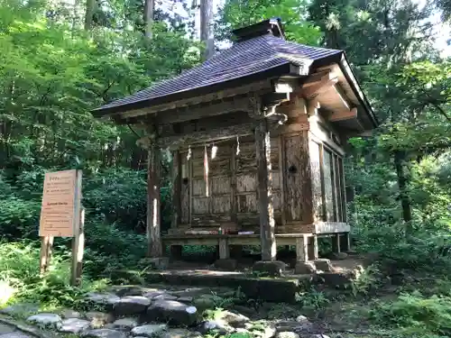 出羽神社(出羽三山神社)～三神合祭殿～の末社