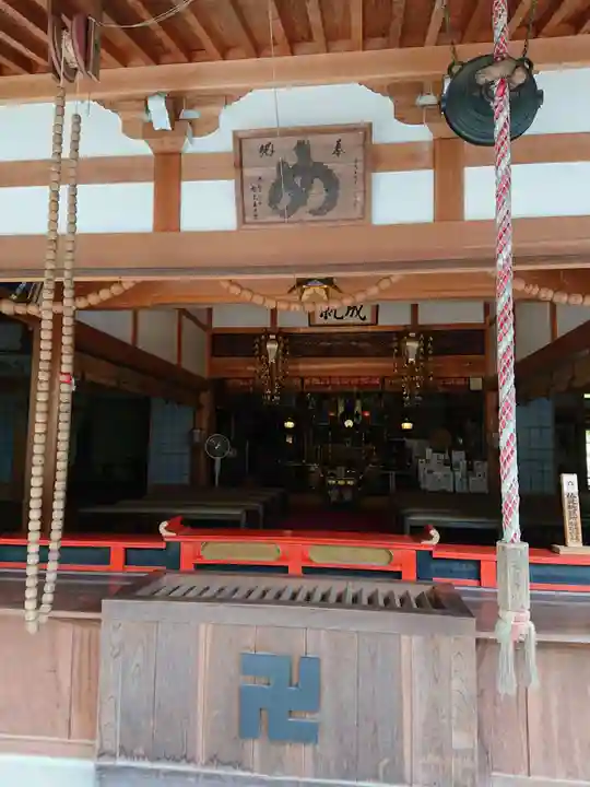 目の霊山 油山寺の本殿・本堂